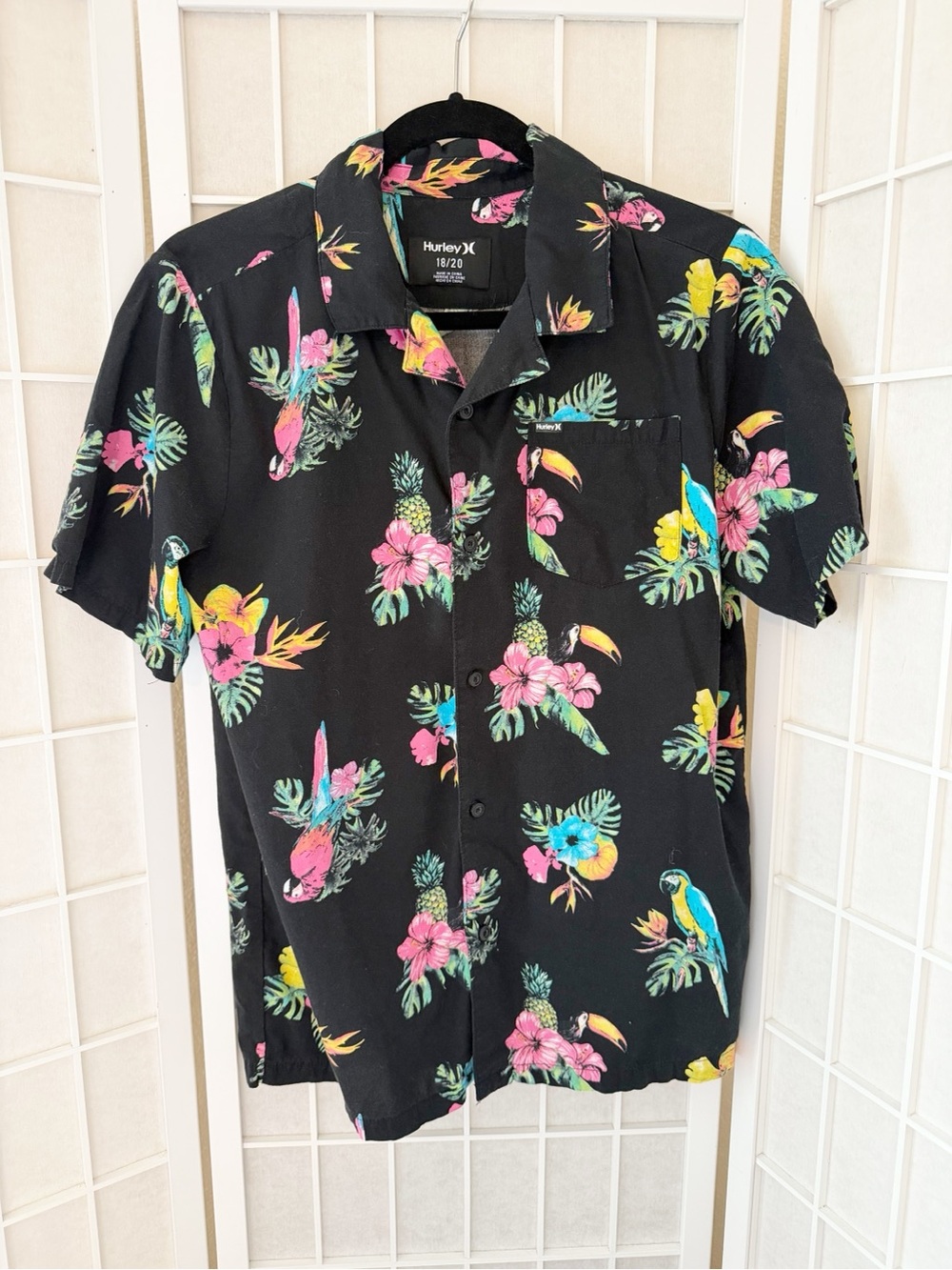 Hurley Black Colorful Tropical Floral Parrot Hawaiian Aloha Button Down Shirt